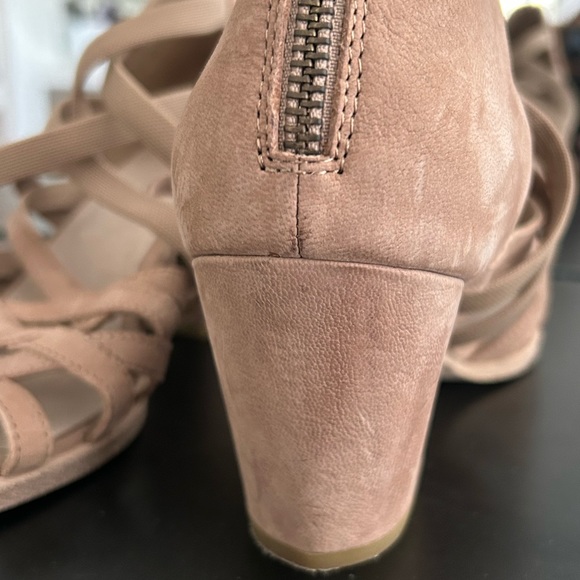 Eileen Fisher sandals 9 - Picture 3 of 5